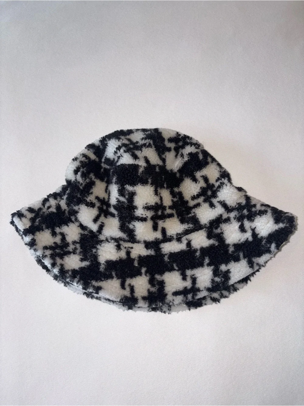 Black & White Houndstooth Faux Fur Bucket Hat
